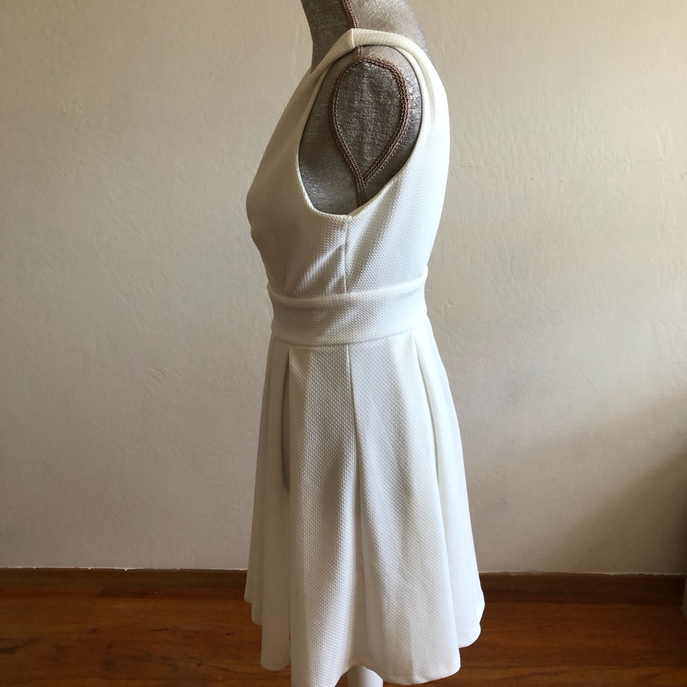 Haute Monde V-Neck Sleeveless Fit Flare Dress - Picture 2 of 11